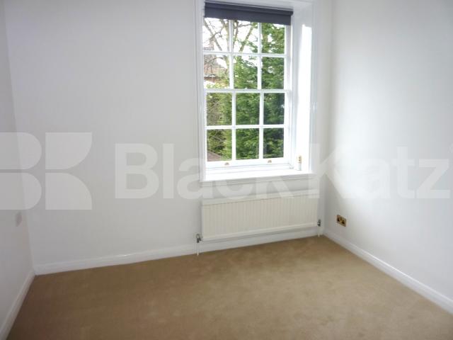 			NEW INSTRUCTION!, 3 Bedroom, 1 bath, 1 reception Flat			 Frognal, HAMPSTEAD-FROGNAL